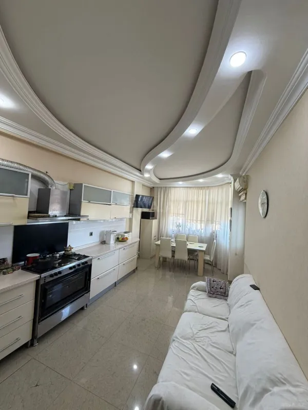 Satılır 4 otaqlı mənzil 165 m²