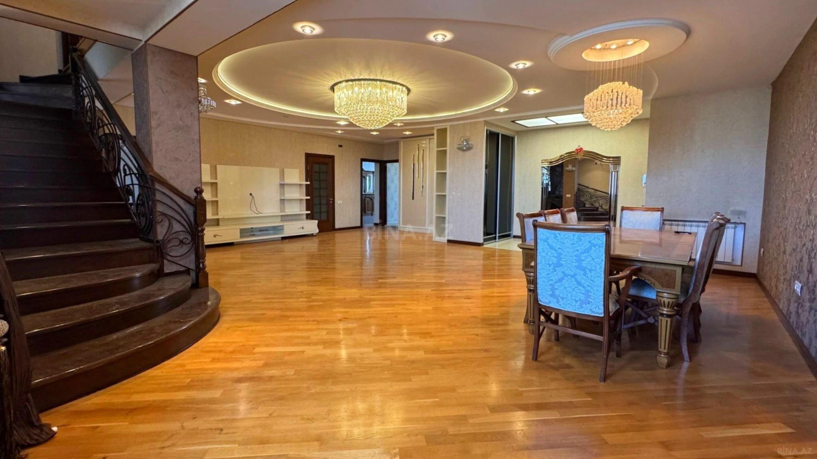 Satılır 6 otaqlı mənzil 320 m²