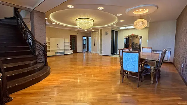 Satılır 6 otaqlı mənzil 320 m²