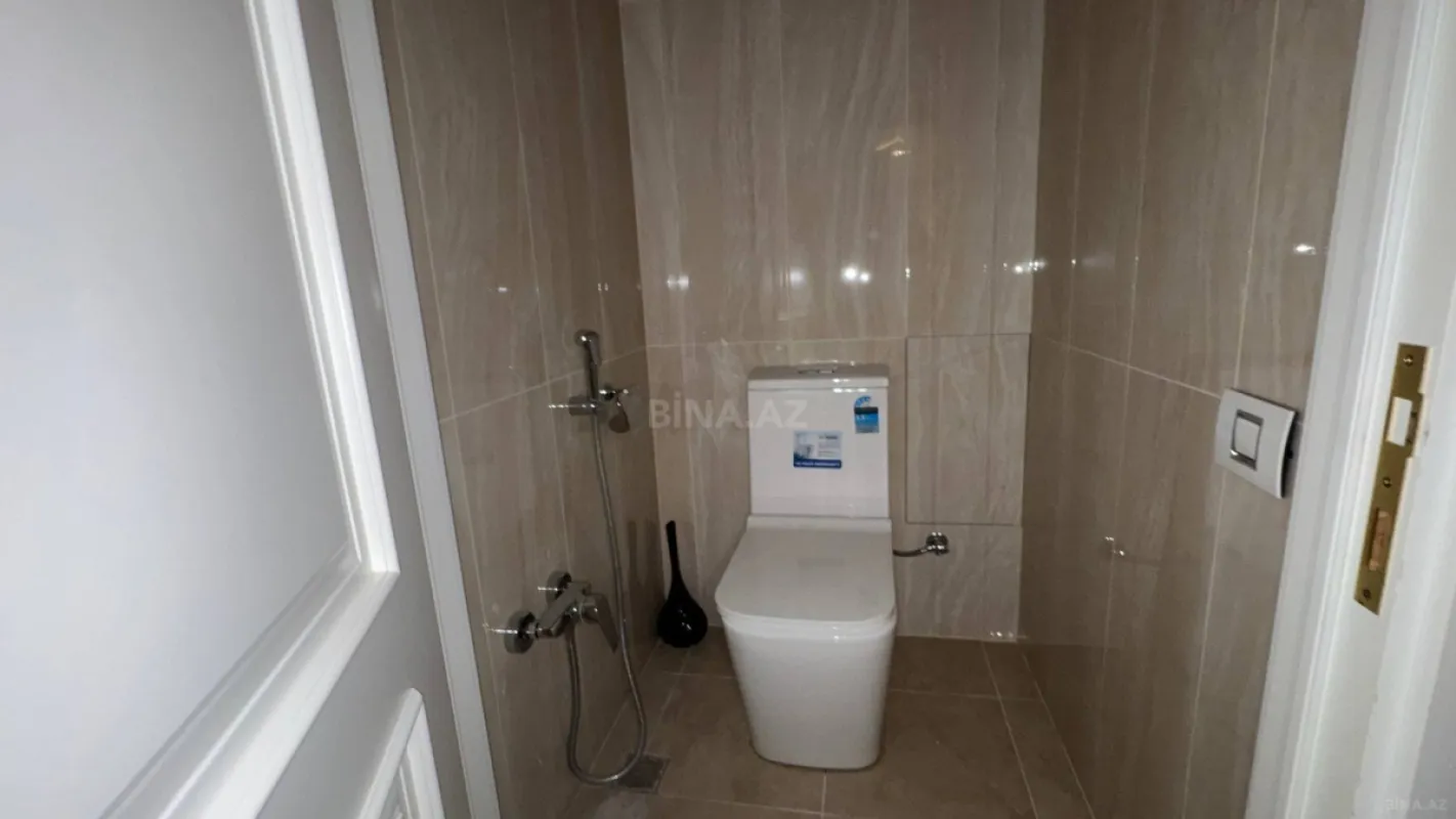 Satılır 6 otaqlı mənzil 320 m²