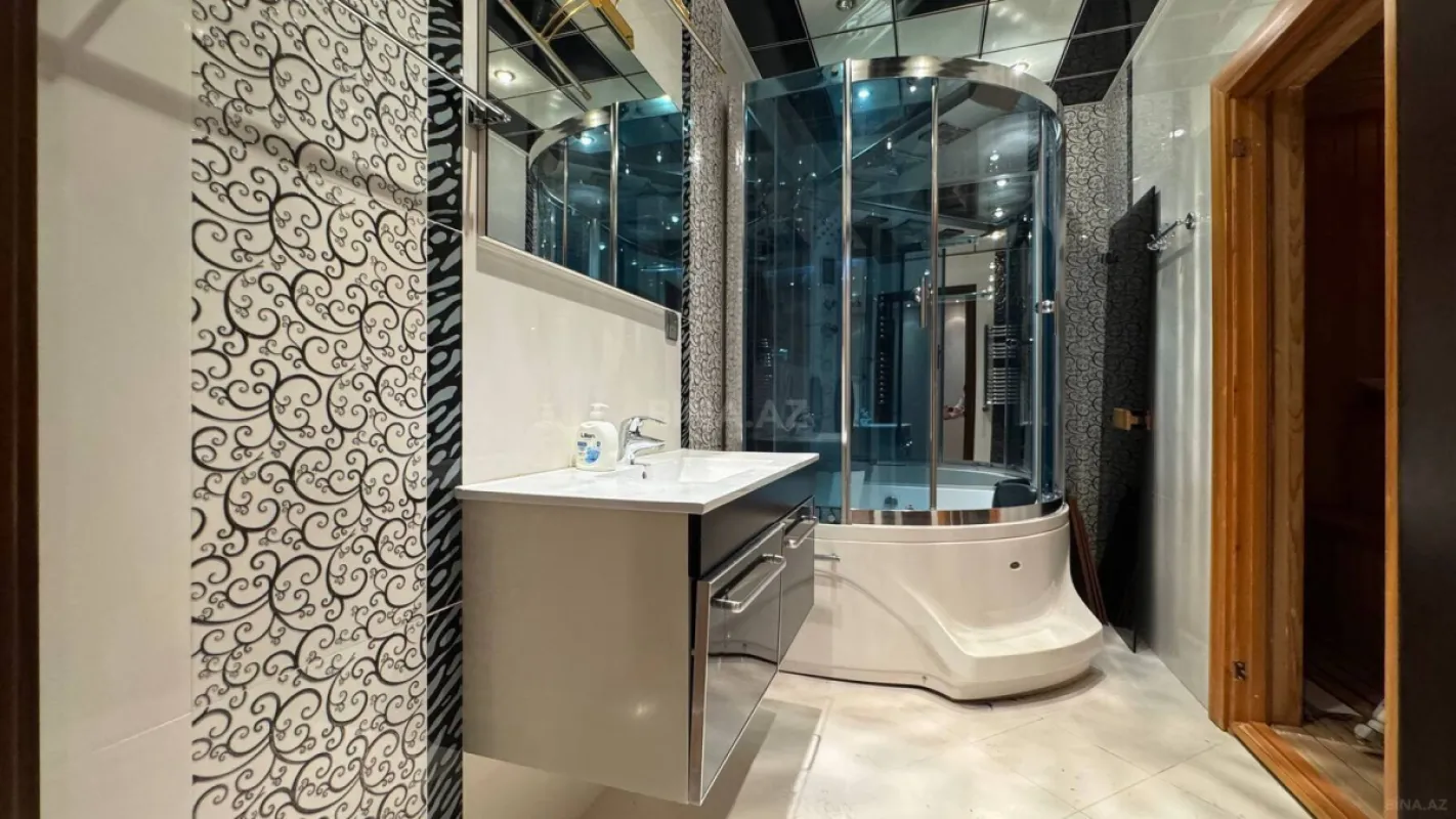 Satılır 6 otaqlı mənzil 320 m²