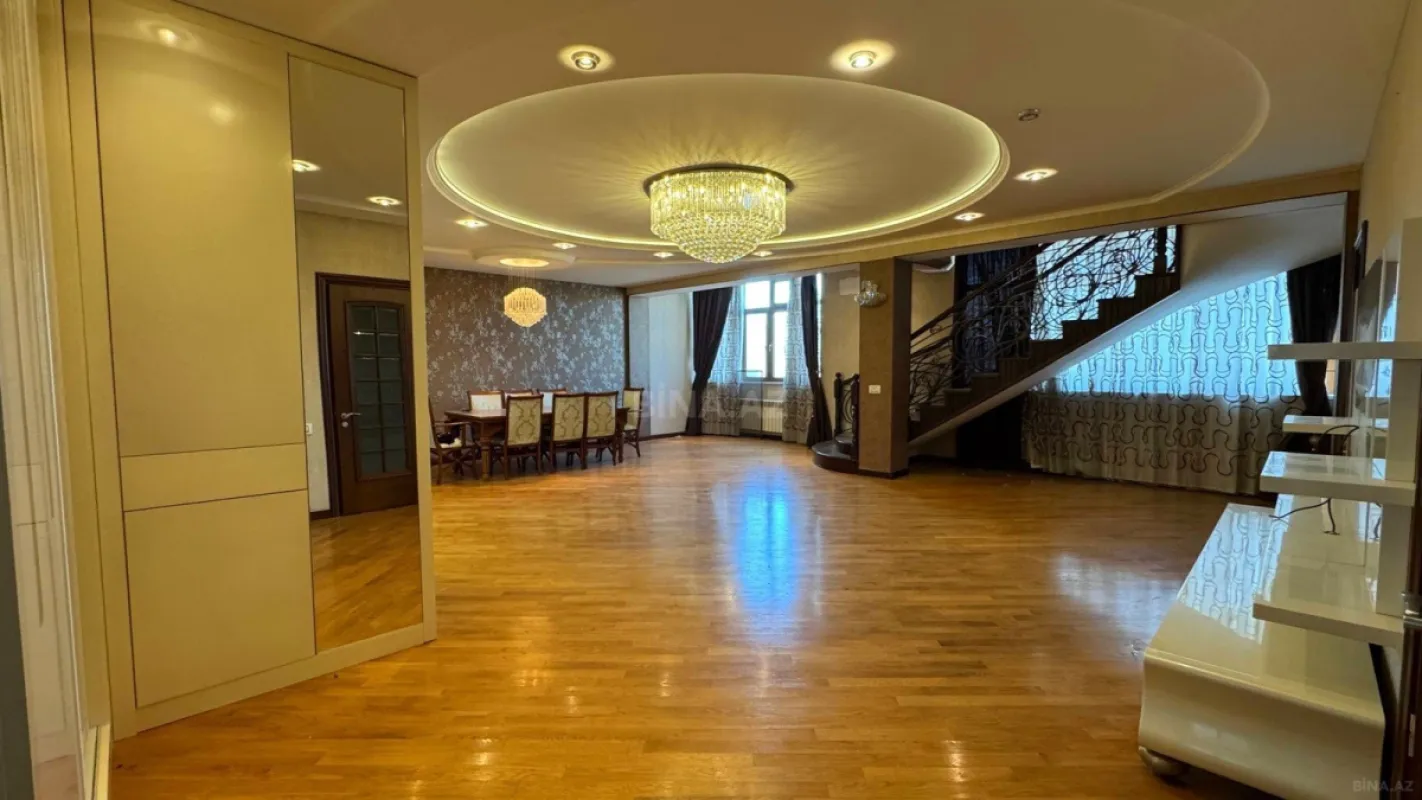 Satılır 6 otaqlı mənzil 320 m²