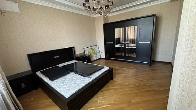 Satılır 6 otaqlı mənzil 320 m²