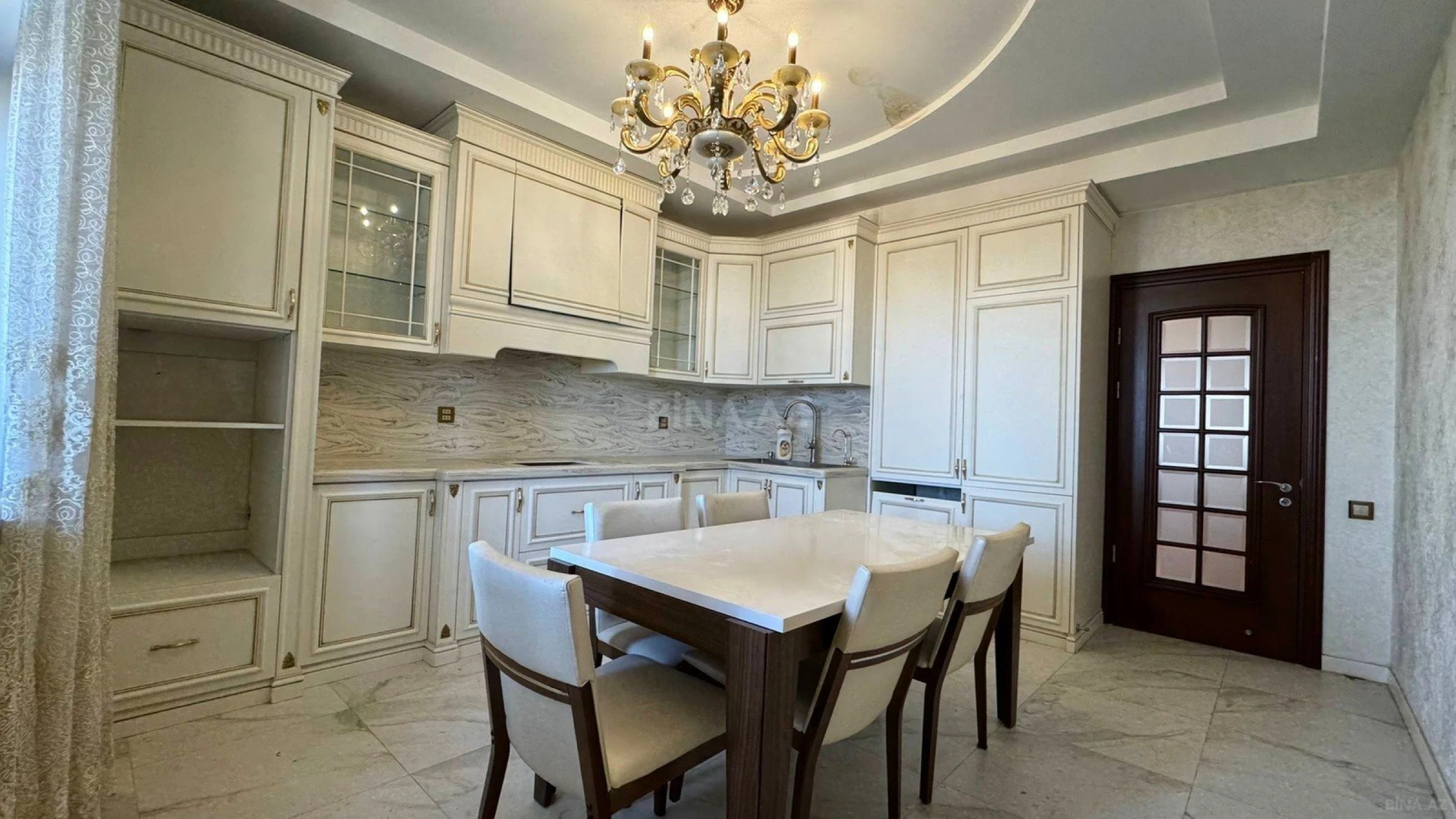 Satılır 6 otaqlı mənzil 320 m²