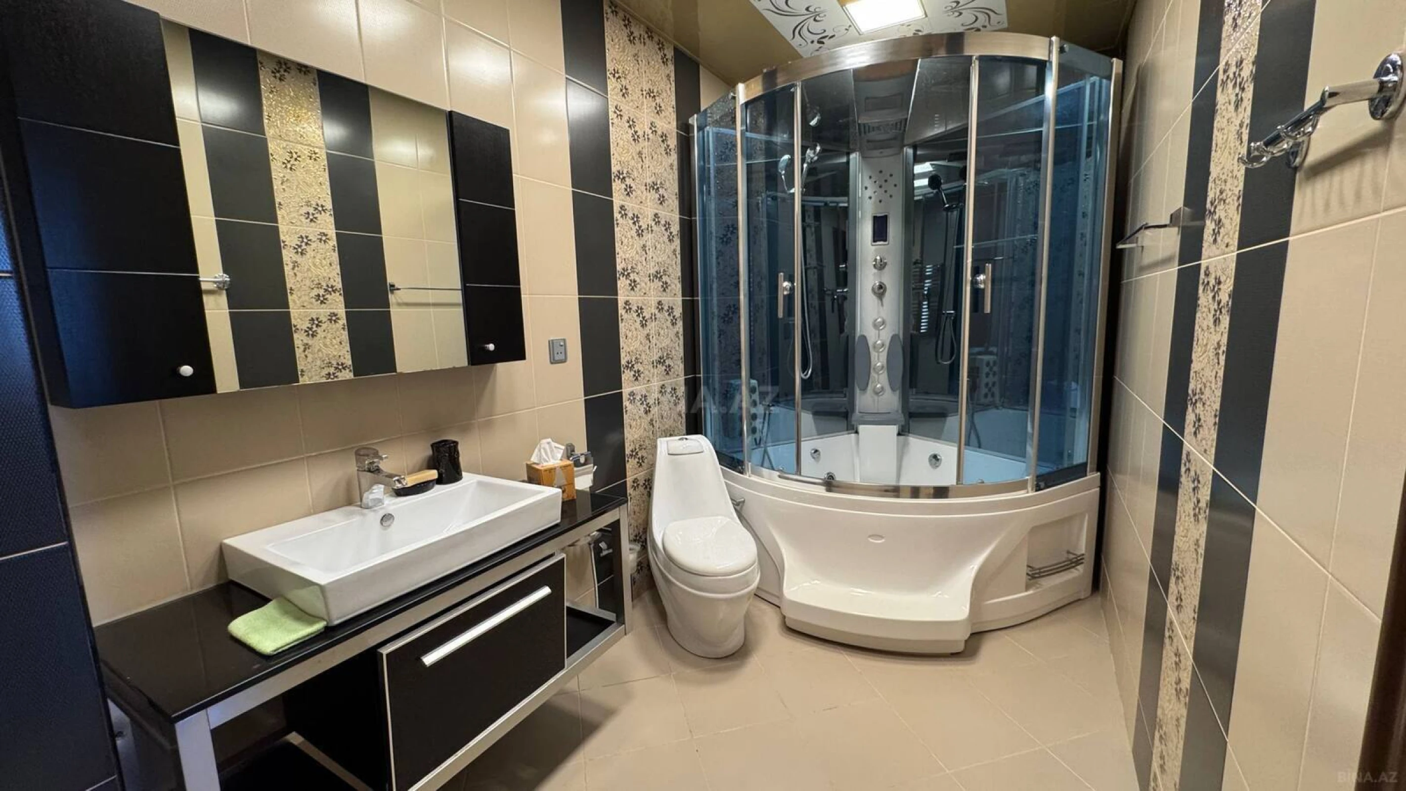 Satılır 6 otaqlı mənzil 320 m²