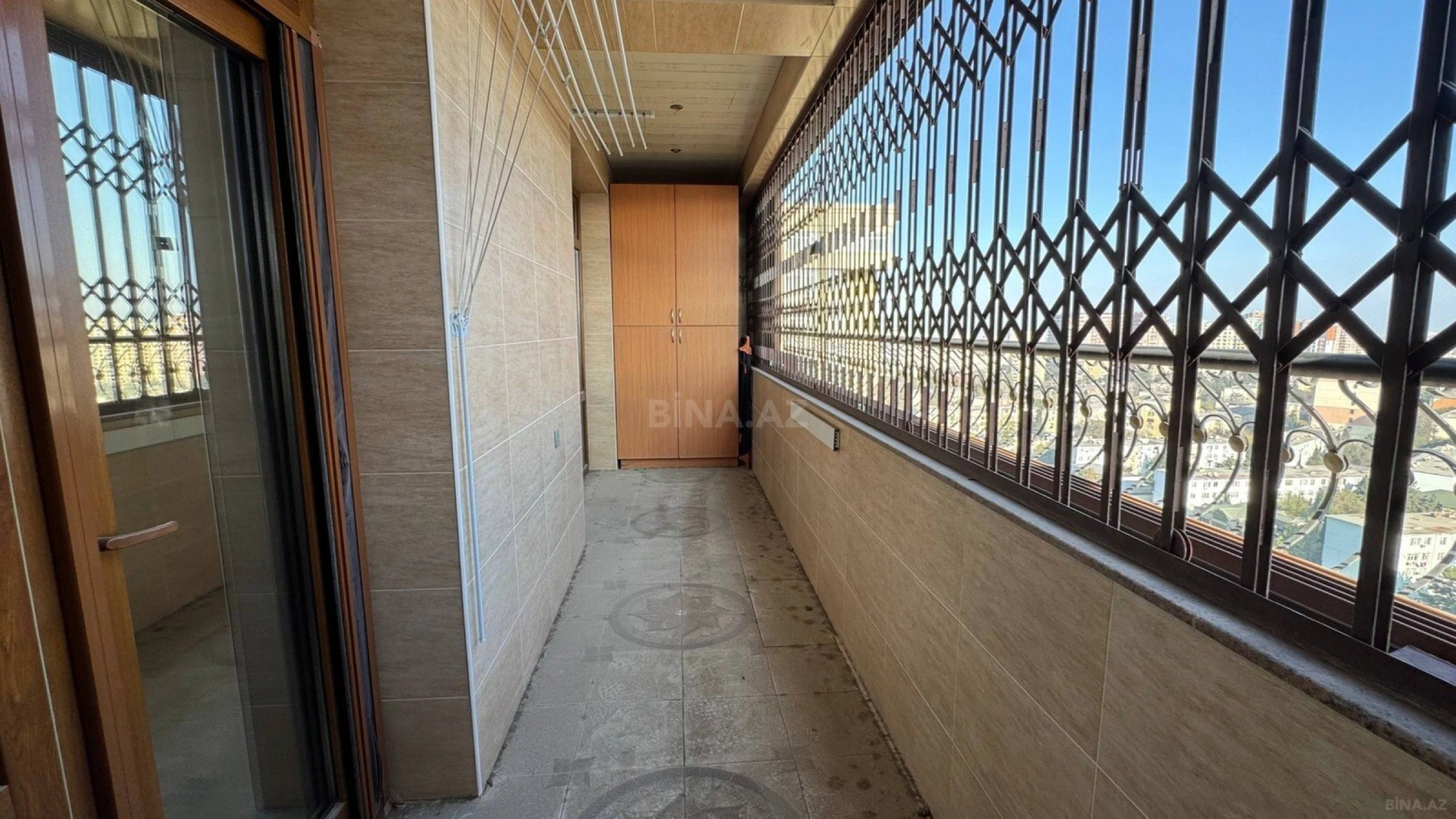 Satılır 6 otaqlı mənzil 320 m²