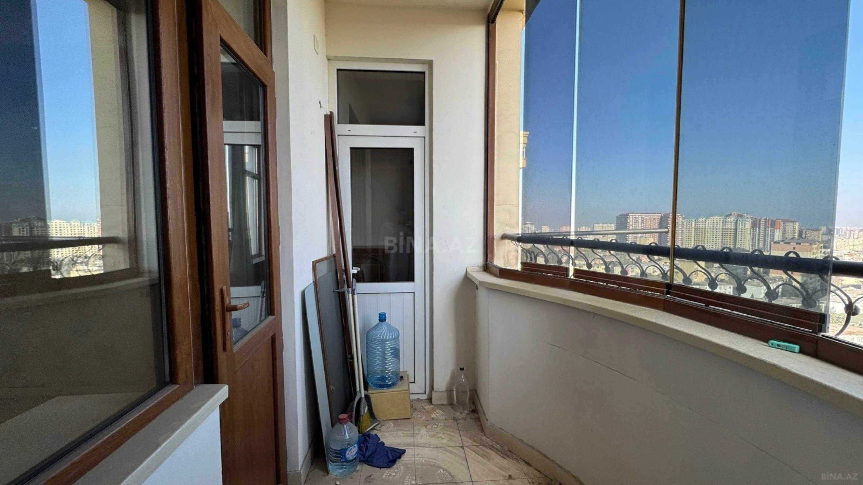 Satılır 6 otaqlı mənzil 320 m²