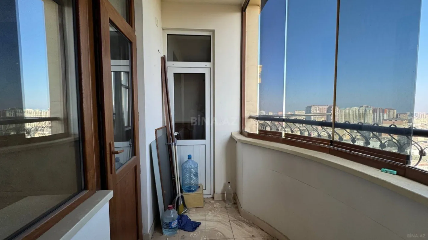 Satılır 6 otaqlı mənzil 320 m²