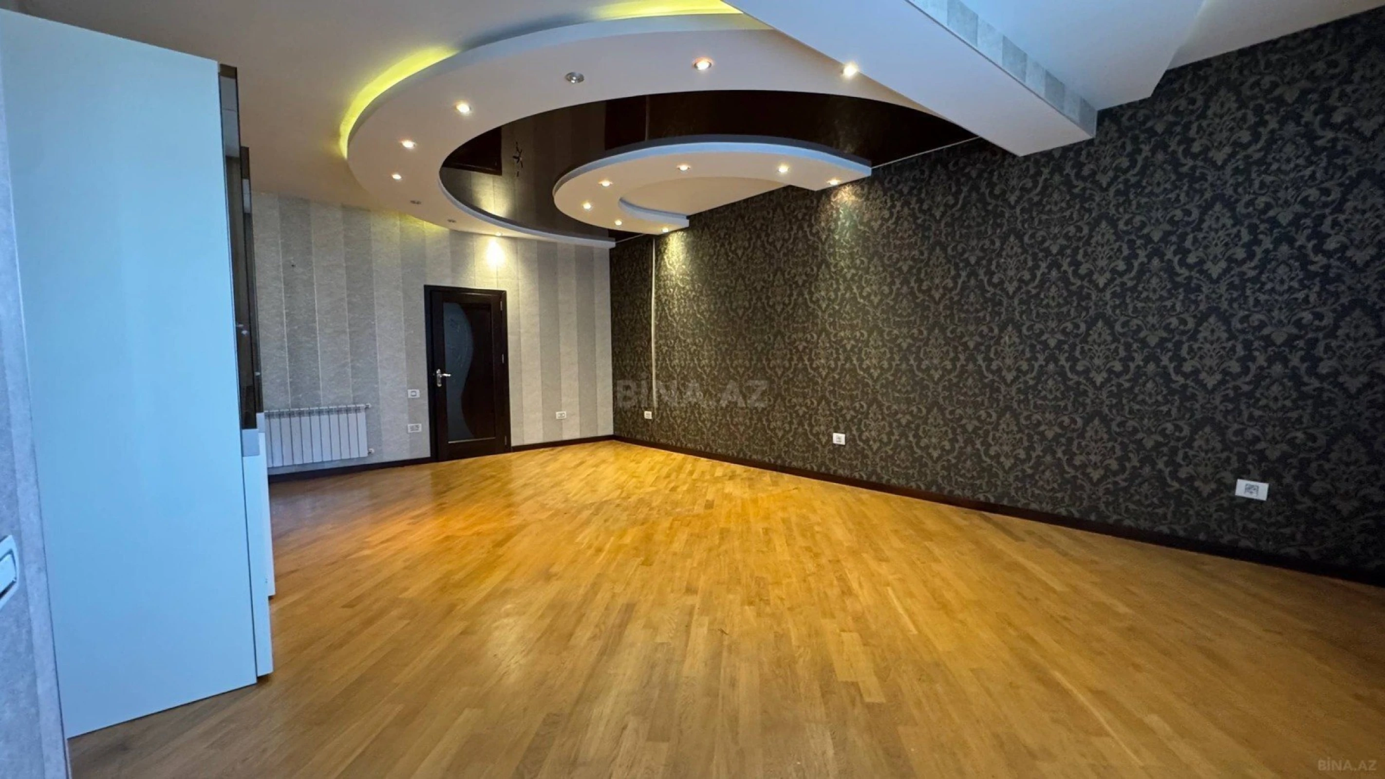 Satılır 6 otaqlı mənzil 320 m²