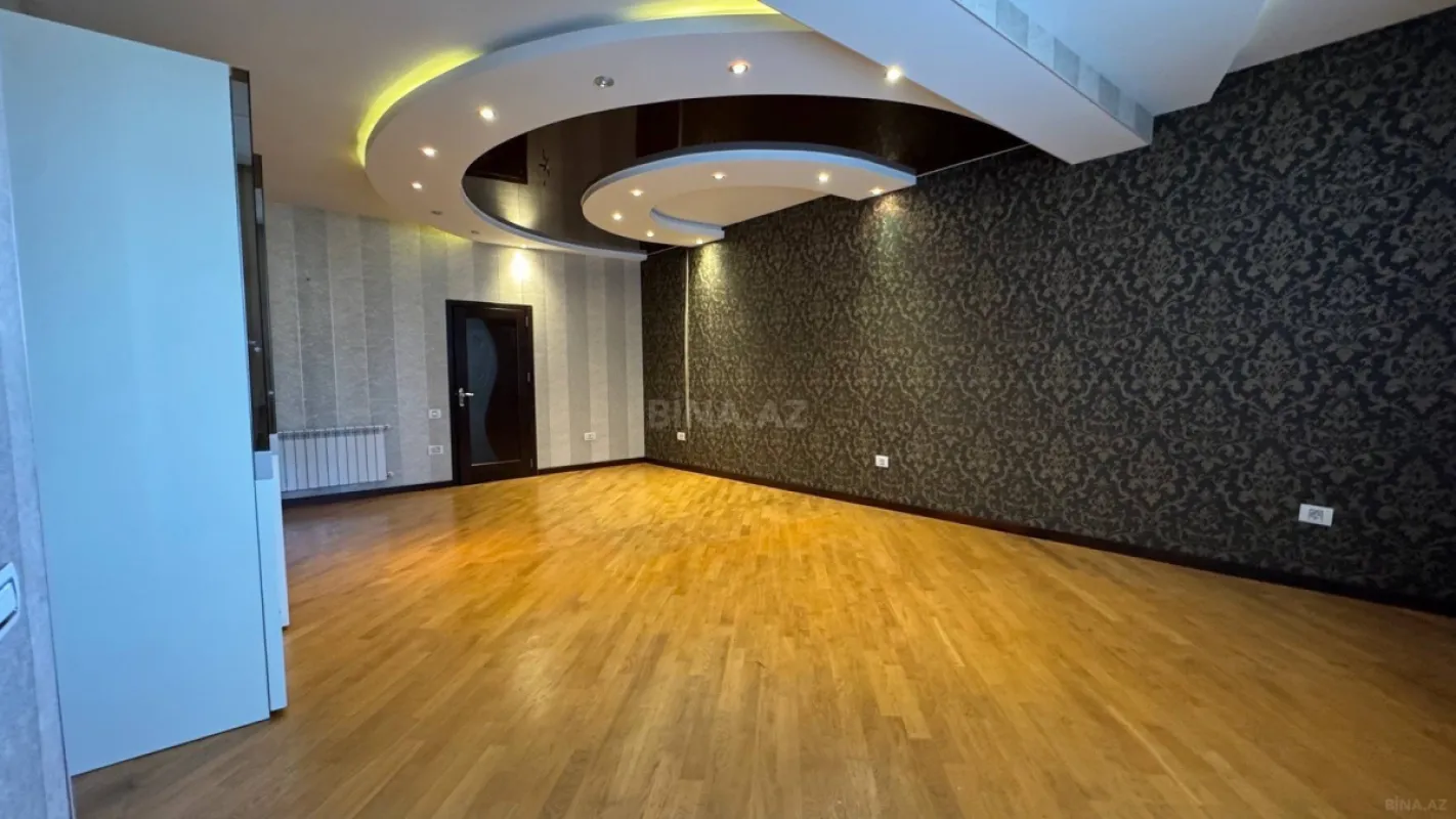 Satılır 6 otaqlı mənzil 320 m²