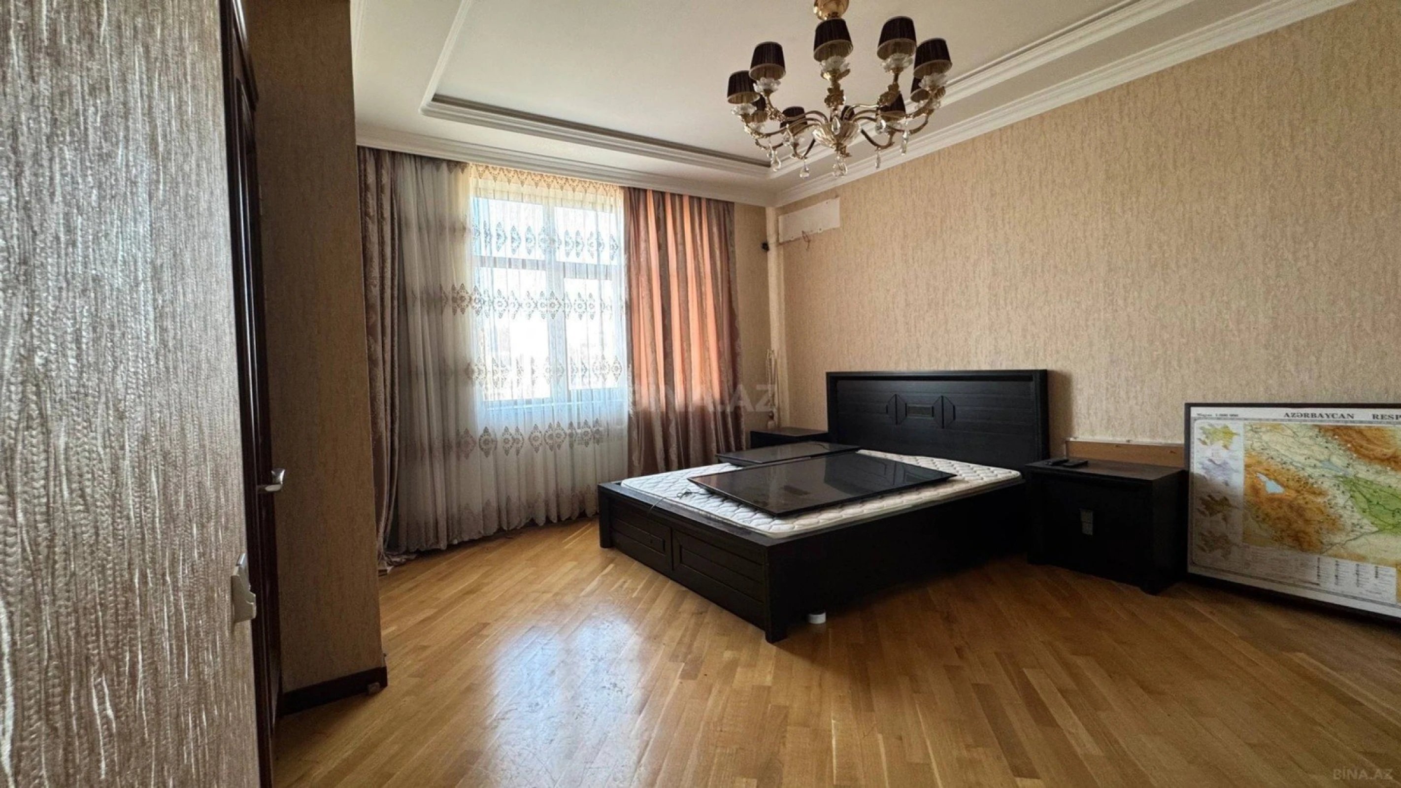Satılır 6 otaqlı mənzil 320 m²