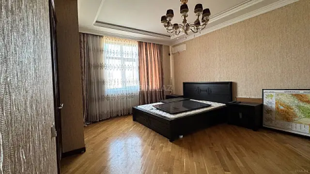 Satılır 6 otaqlı mənzil 320 m²
