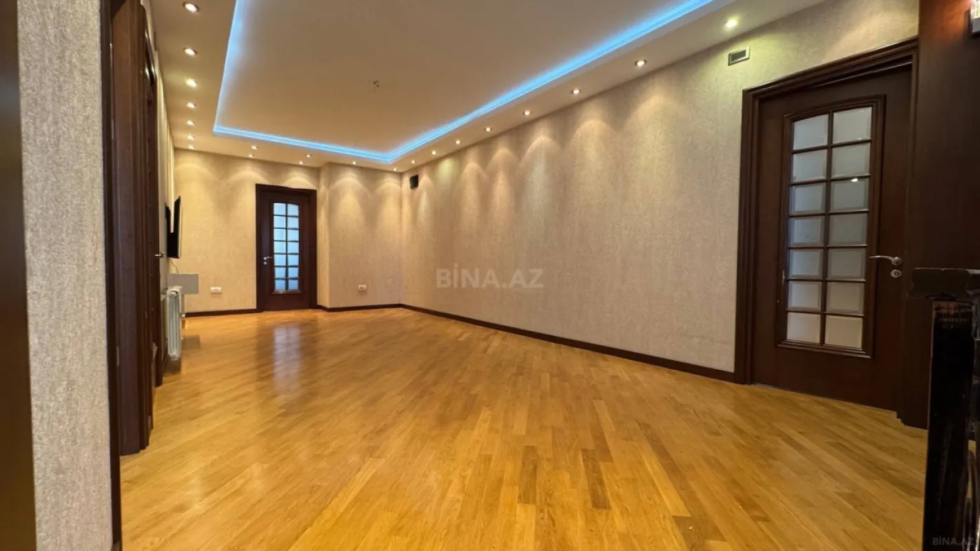 Satılır 6 otaqlı mənzil 320 m²