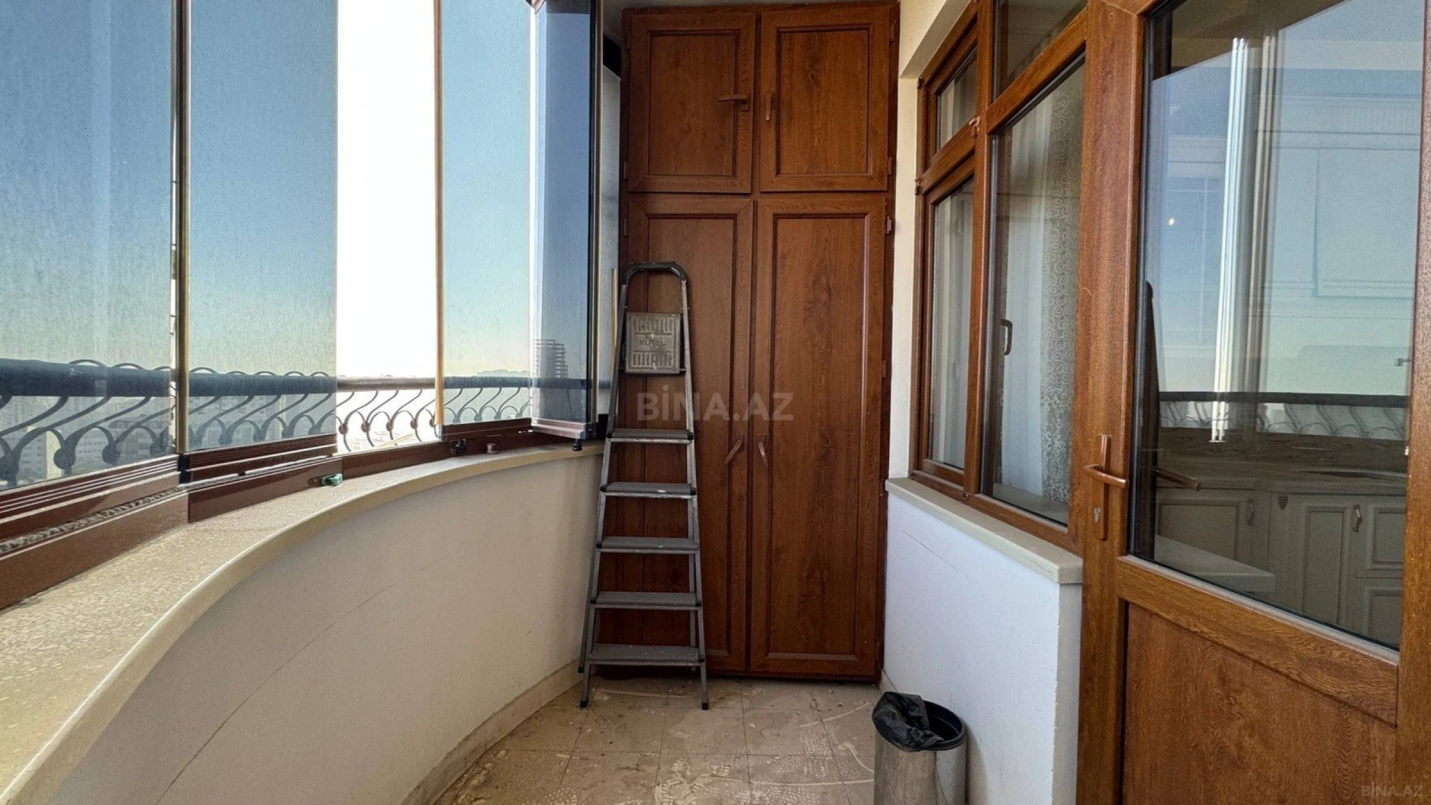 Satılır 6 otaqlı mənzil 320 m²