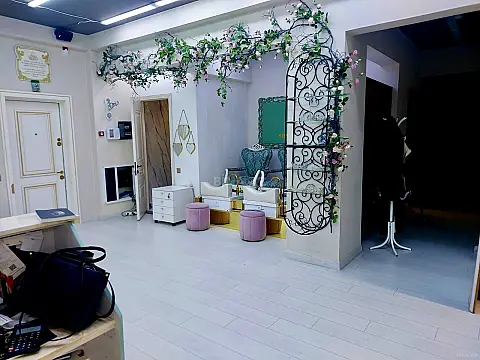 Satılır obyekt 240 m²