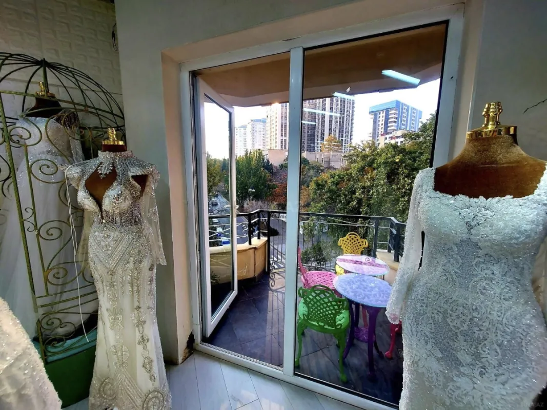 Satılır obyekt 240 m²