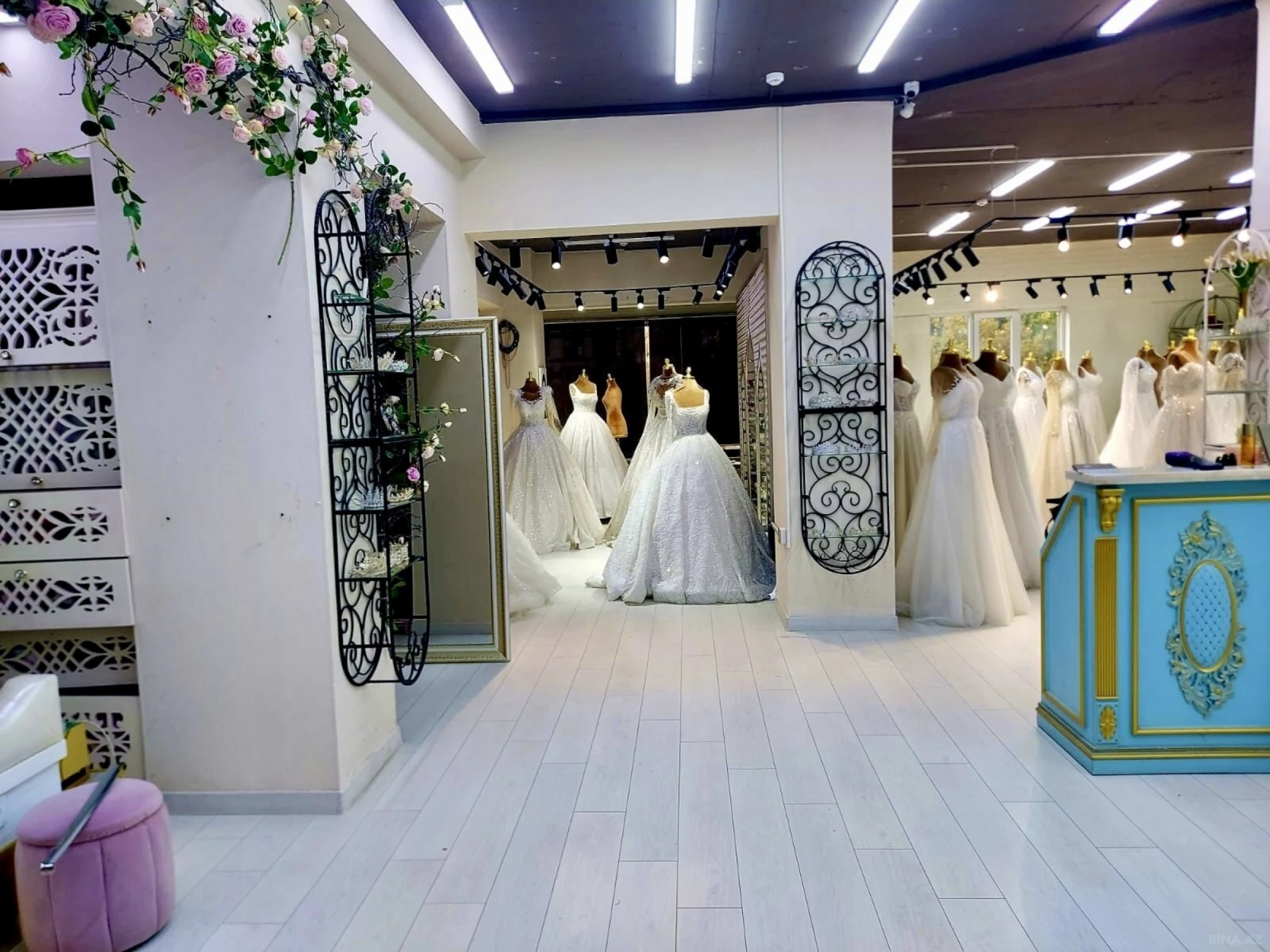 Satılır obyekt 240 m²