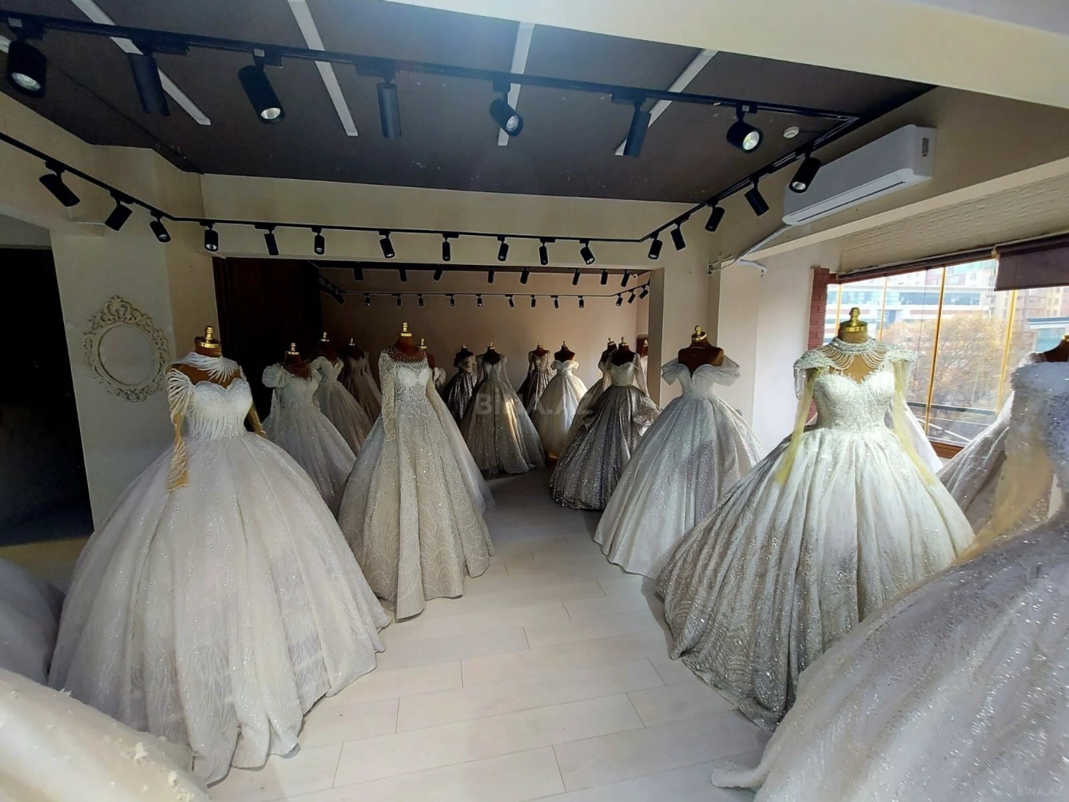 Satılır obyekt 240 m²