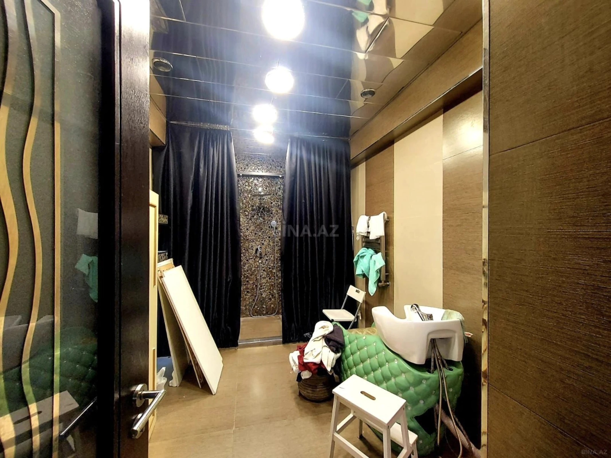 Satılır obyekt 240 m²