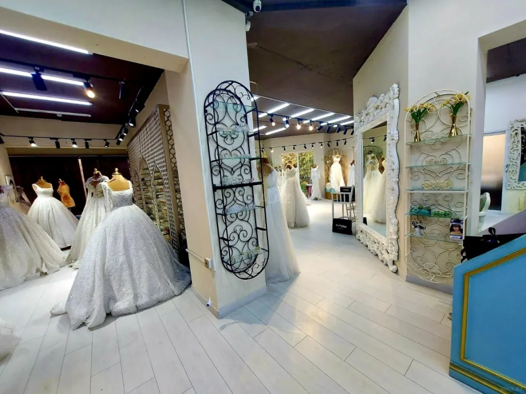 Satılır obyekt 240 m²