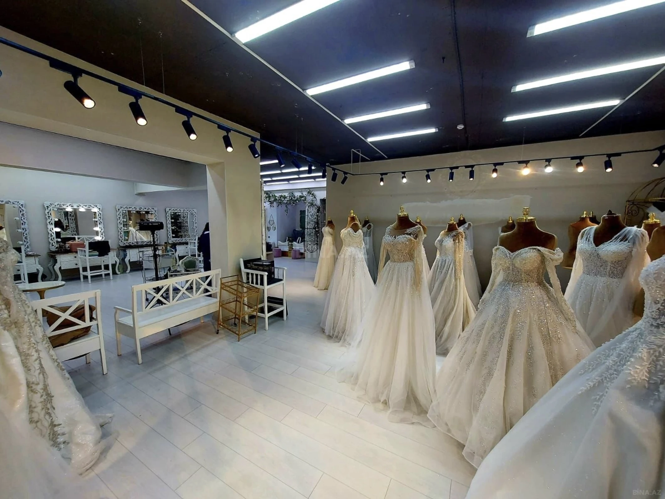 Satılır obyekt 240 m²