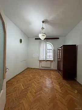 Satılır 6 otaqlı həyət evi 610 m²