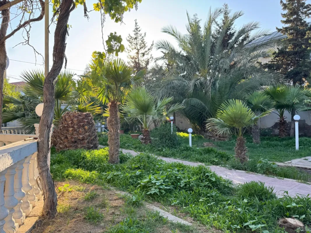 Satılır 6 otaqlı həyət evi 610 m²