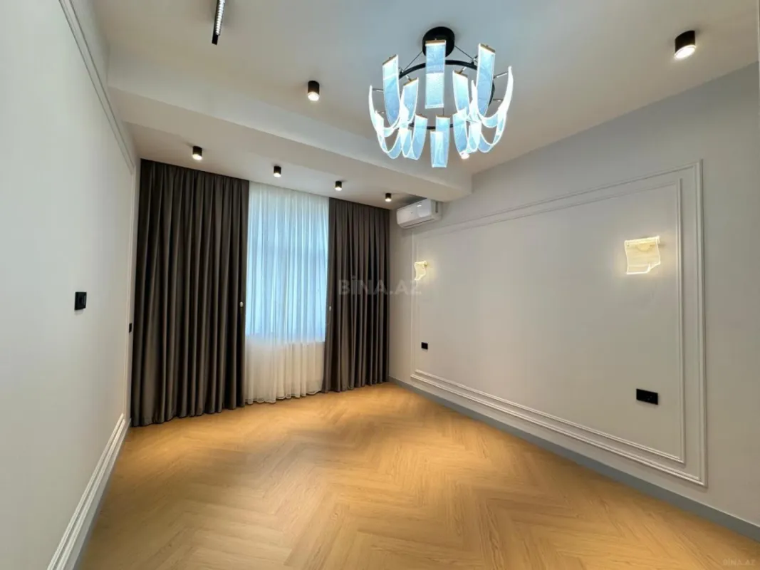 Satılır 4 otaqlı mənzil 117 m²