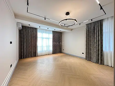 Satılır 4 otaqlı mənzil 117 m²