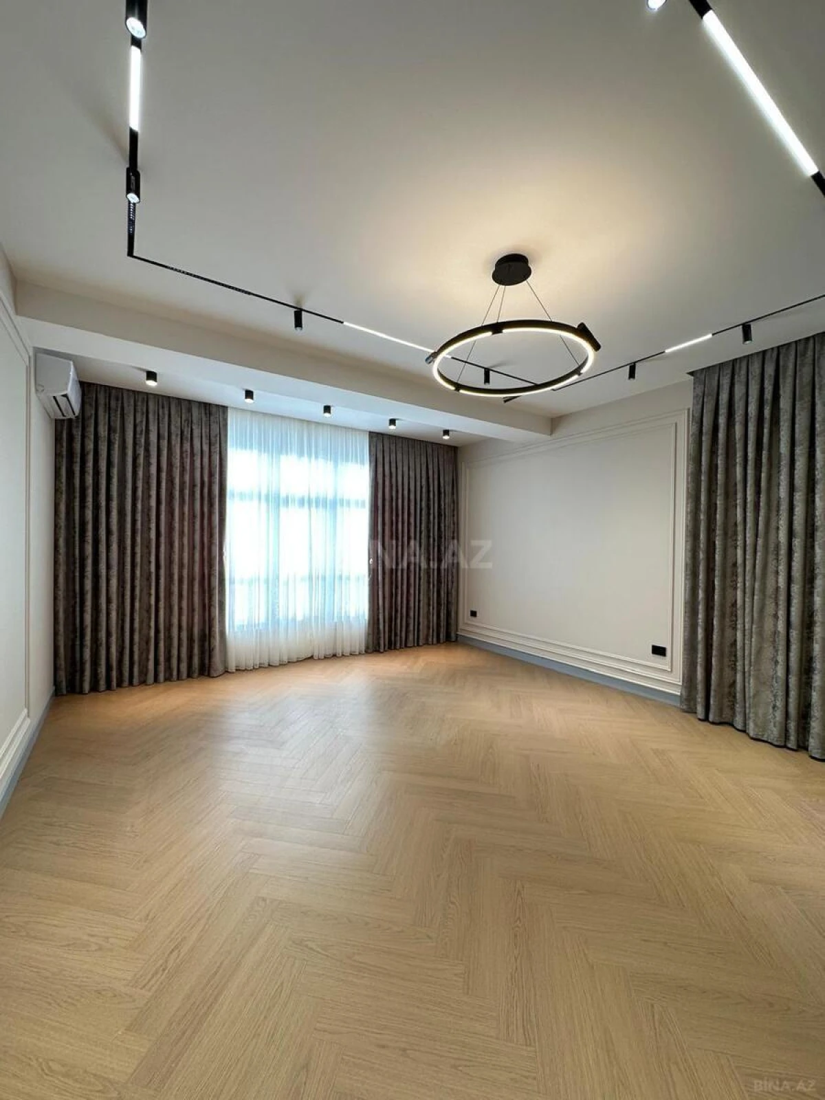 Satılır 4 otaqlı mənzil 117 m²