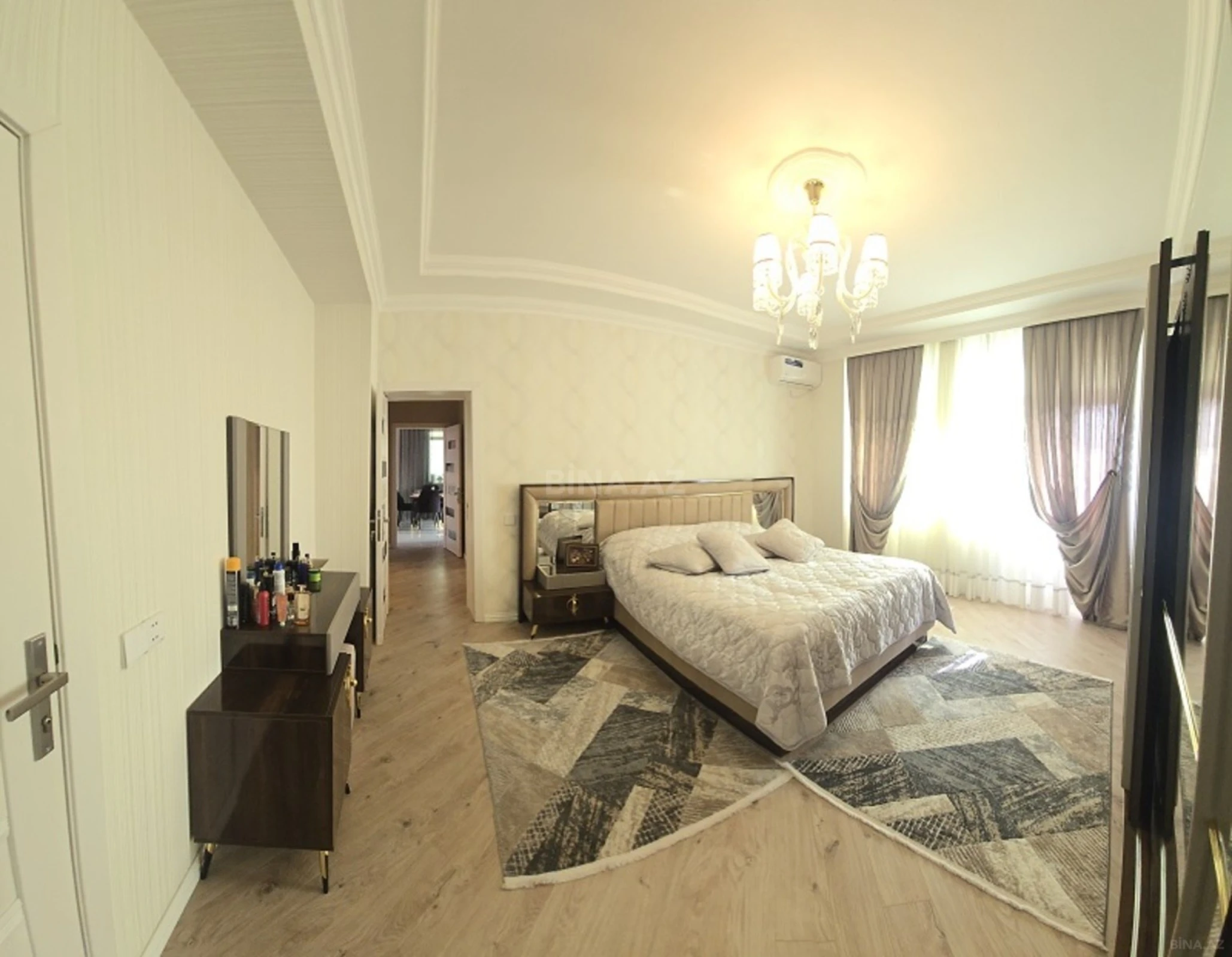 Satılır 3 otaqlı mənzil 150 m²