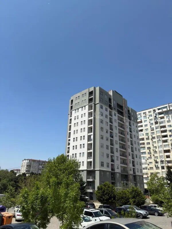 Satılır 3 otaqlı mənzil 138 m²