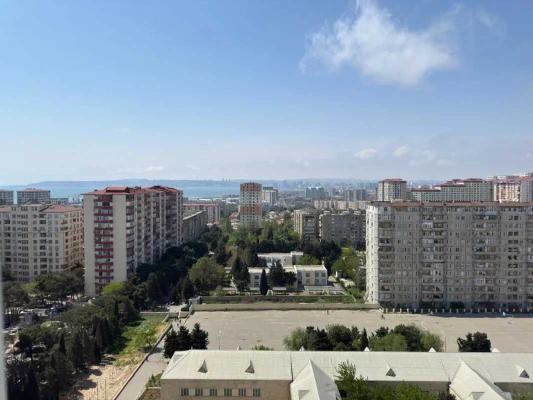 Satılır 3 otaqlı mənzil 138 m²