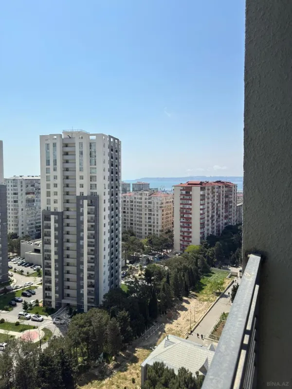 Satılır 3 otaqlı mənzil 138 m²
