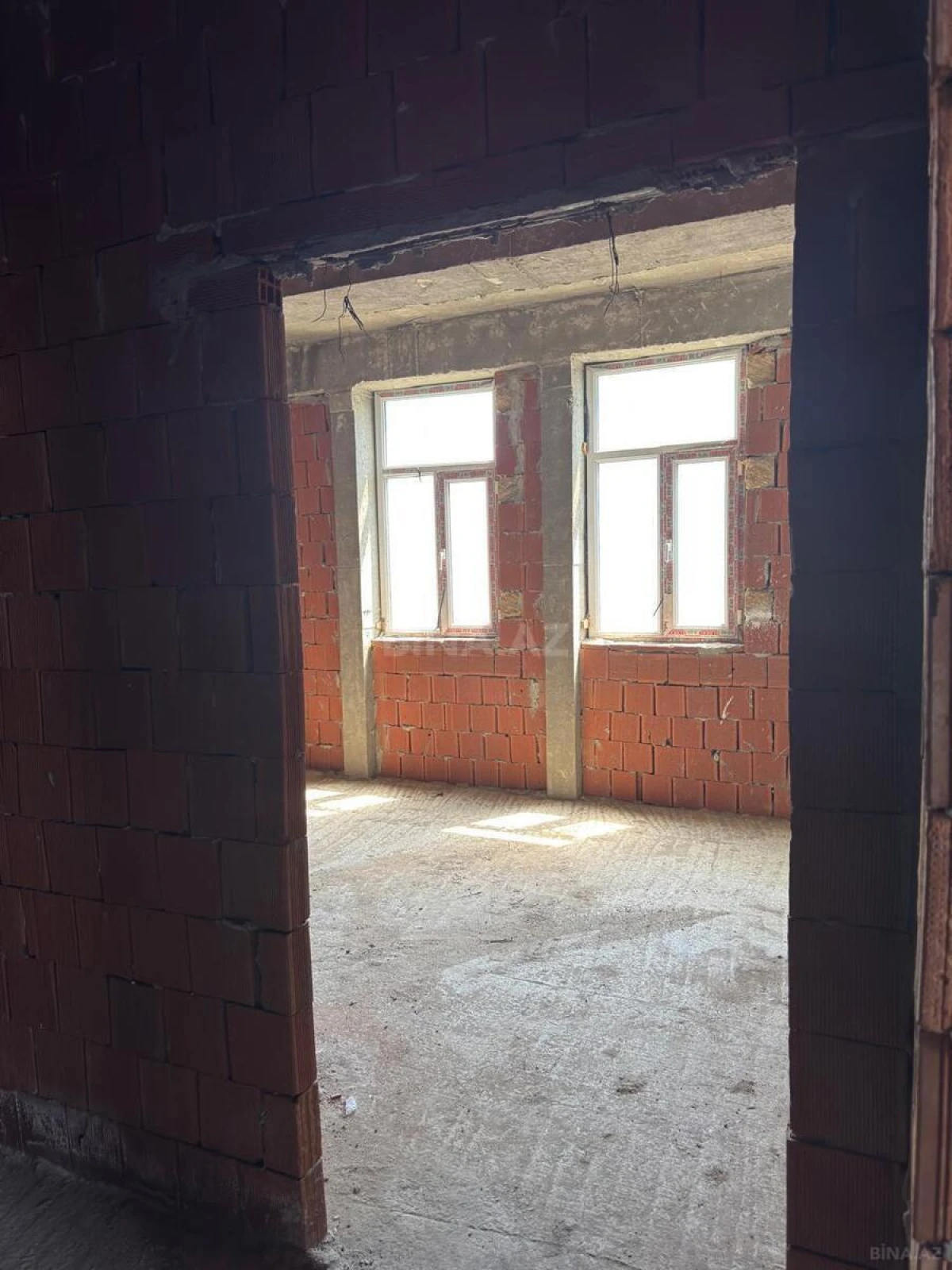 Satılır 3 otaqlı mənzil 138 m²