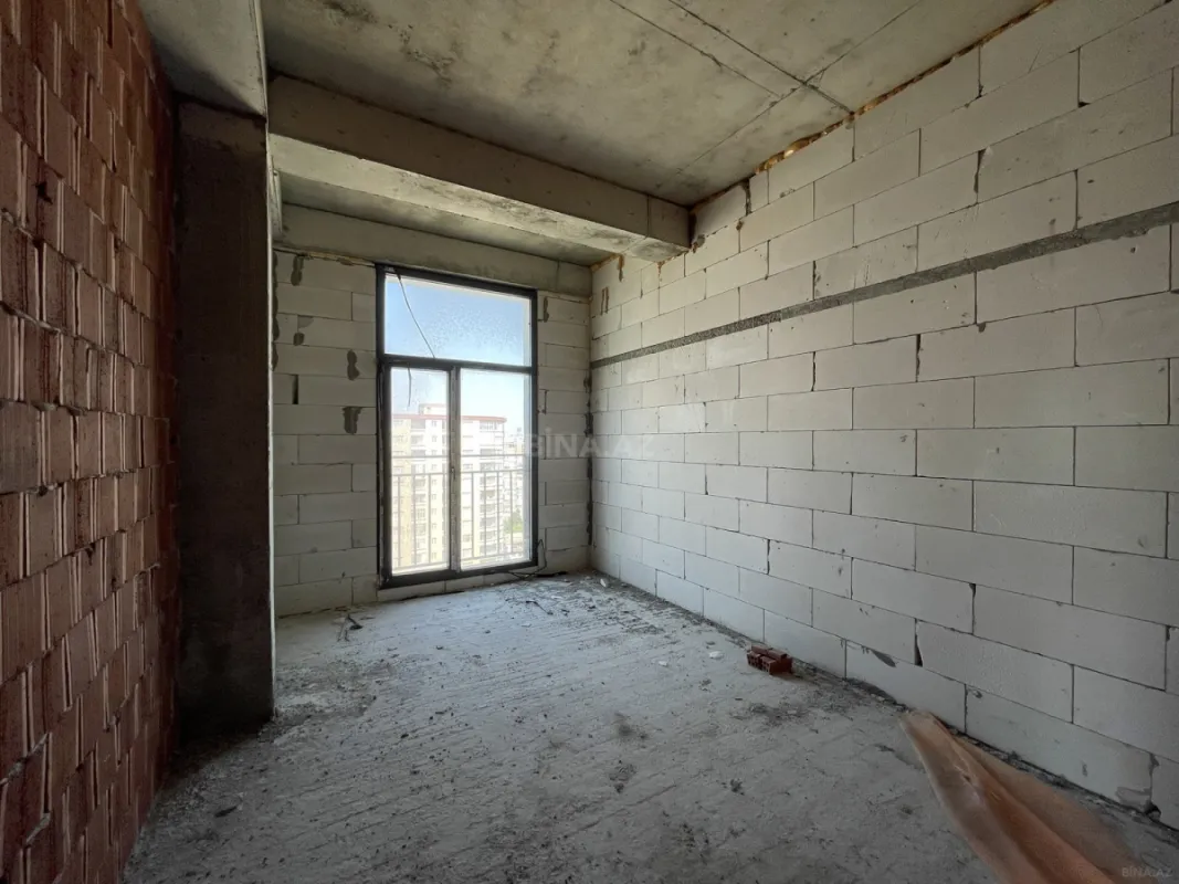 Satılır 4 otaqlı mənzil 176.5 m²