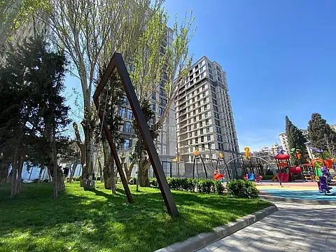 Satılır 4 otaqlı mənzil 176.5 m²