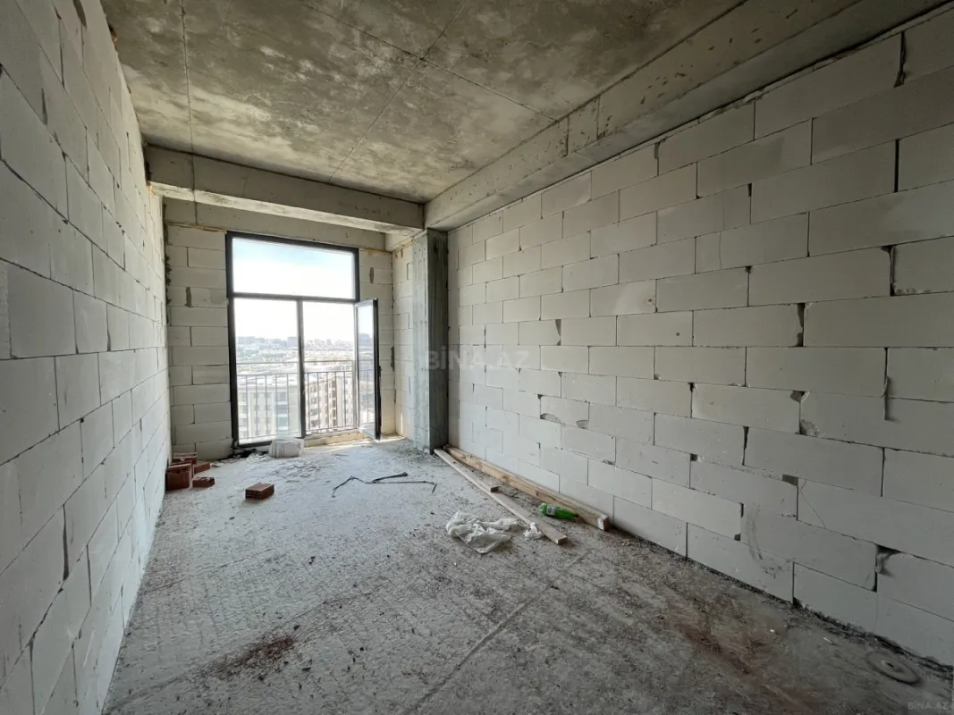 Satılır 4 otaqlı mənzil 176.5 m²