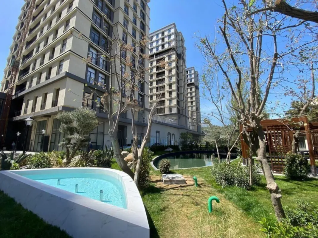 Satılır 4 otaqlı mənzil 176.5 m²