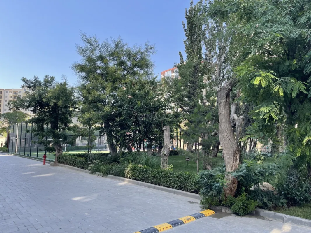 Satılır 4 otaqlı mənzil 176.5 m²