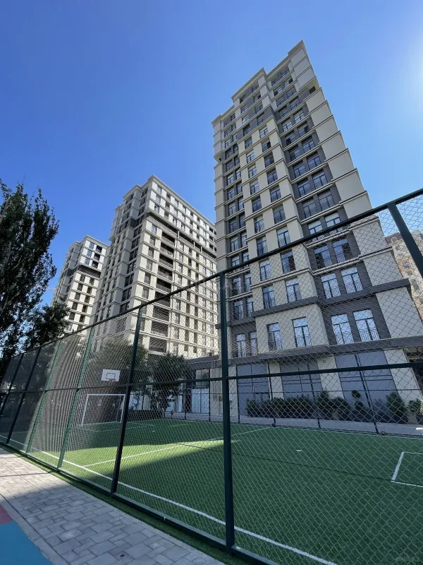 Satılır 4 otaqlı mənzil 176.5 m²