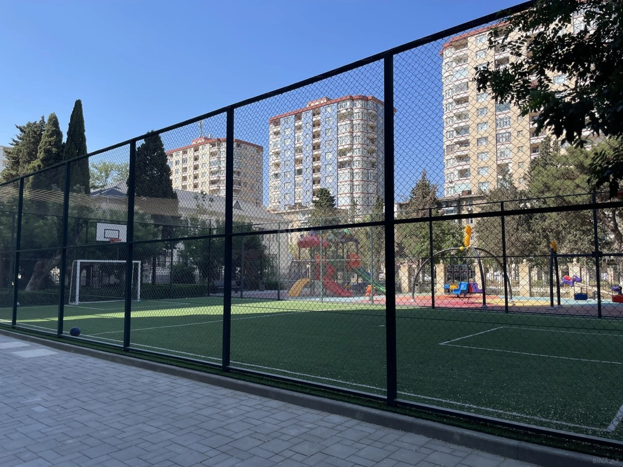 Satılır 5 otaqlı mənzil 215 m²