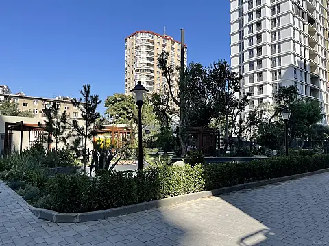 Satılır 5 otaqlı mənzil 215 m²