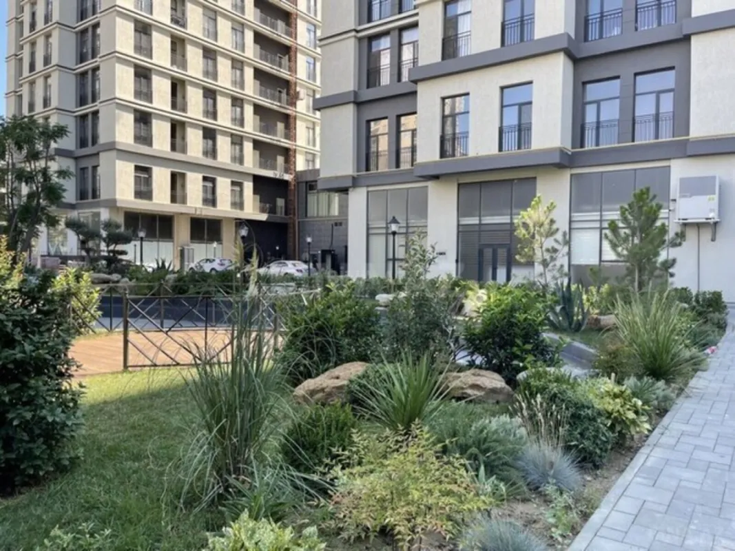Satılır 5 otaqlı mənzil 215 m²