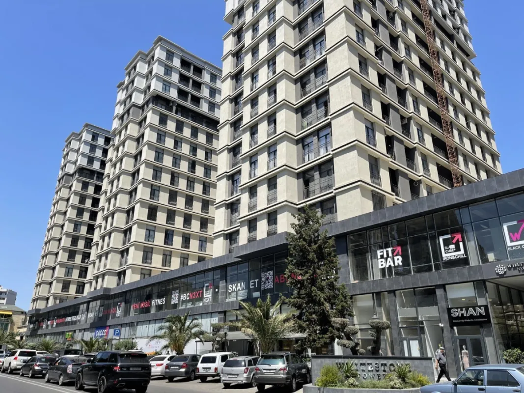 Satılır 5 otaqlı mənzil 215 m²