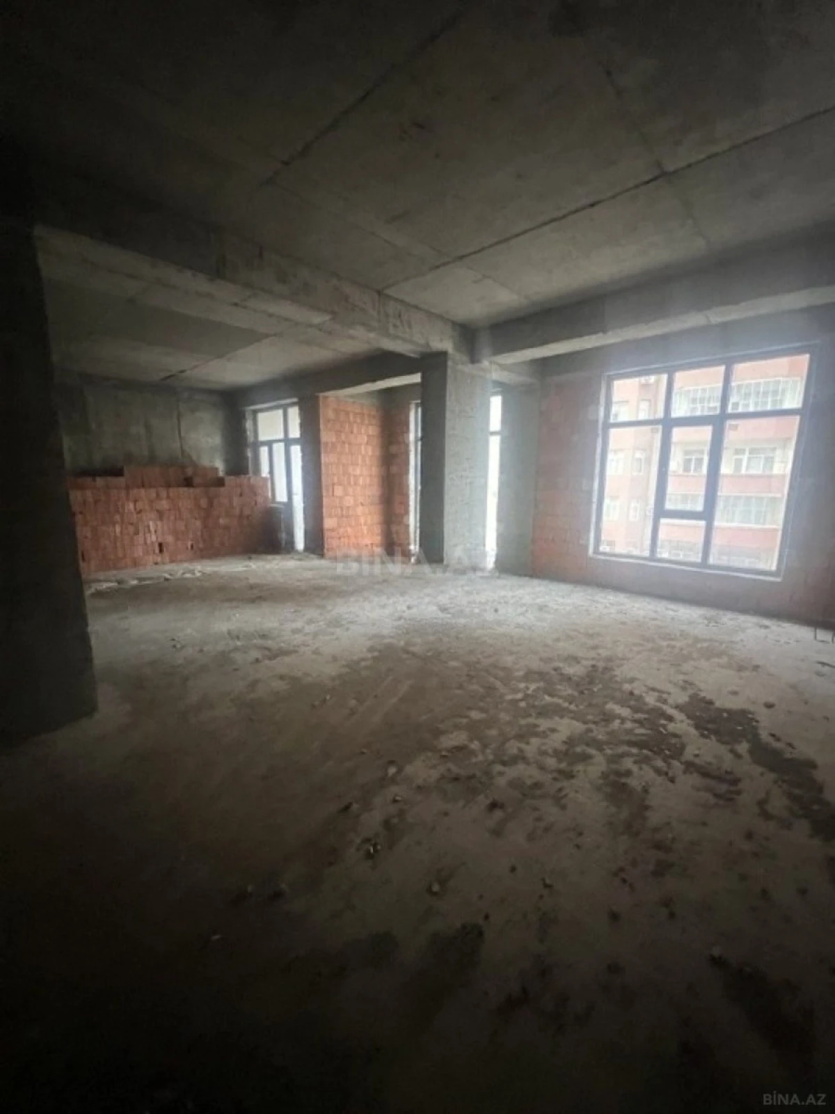 Satılır obyekt 950 m²