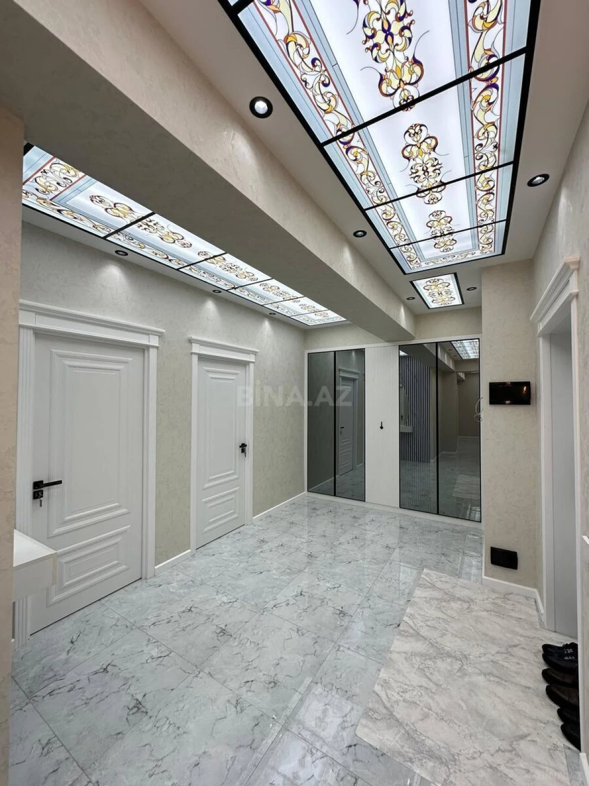 Satılır 4 otaqlı mənzil 156 m²