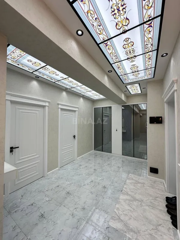 Satılır 4 otaqlı mənzil 156 m²