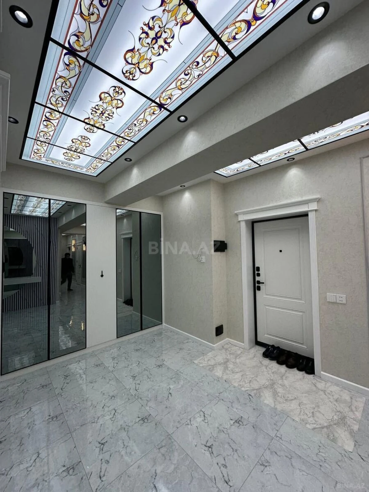 Satılır 4 otaqlı mənzil 156 m²