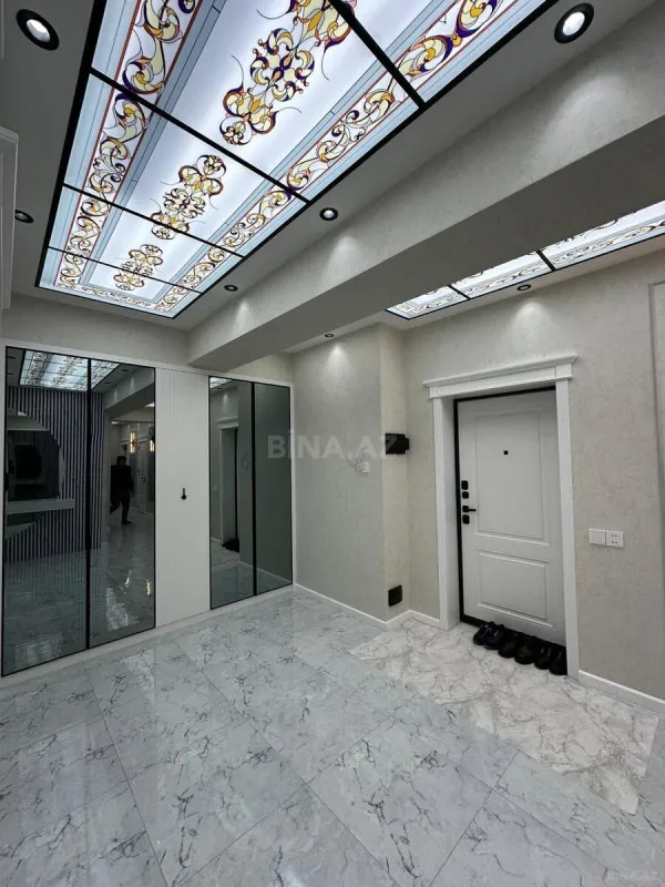 Satılır 4 otaqlı mənzil 156 m²